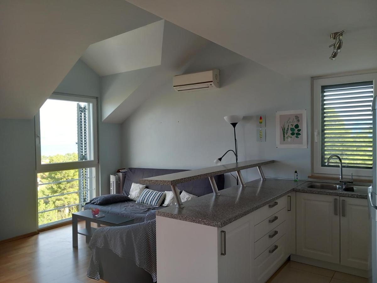 25 King'S Landing In Supetar Apartment Exterior photo